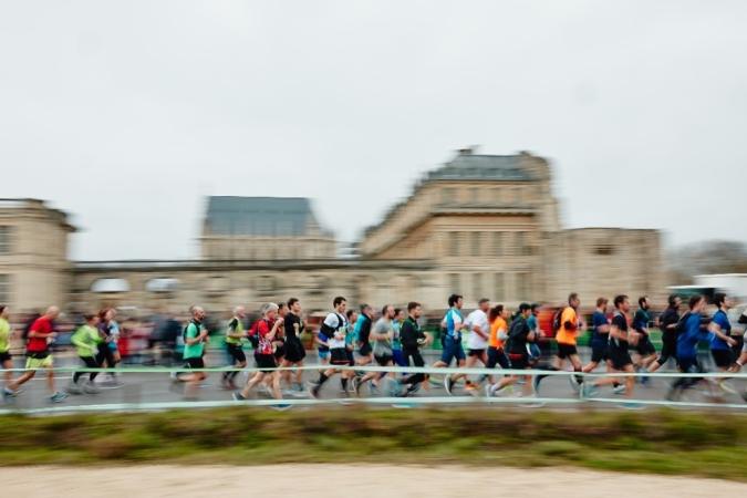 group of runners running at paris marathon